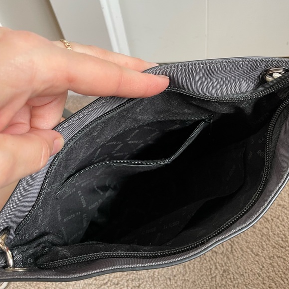 ROOTS crossbody - Picture 3 of 7